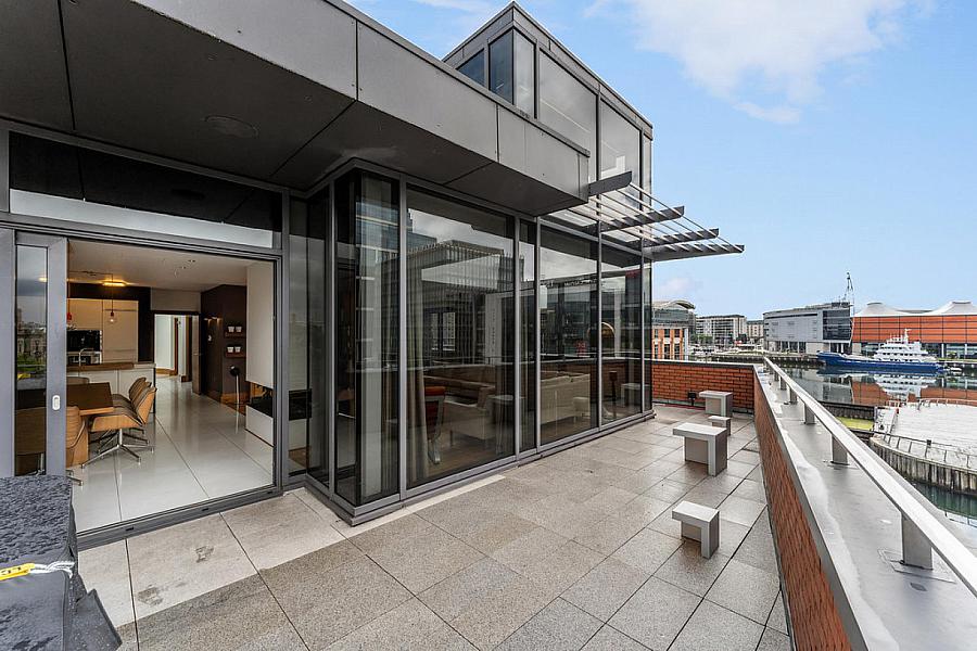 Pilot Point, 21 Clarendon Road