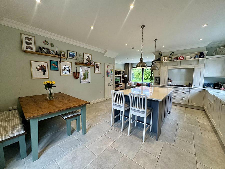 16 Lady Ishbel Avenue