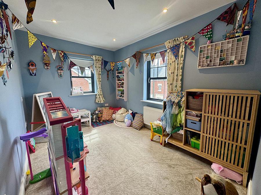 16 Lady Ishbel Avenue