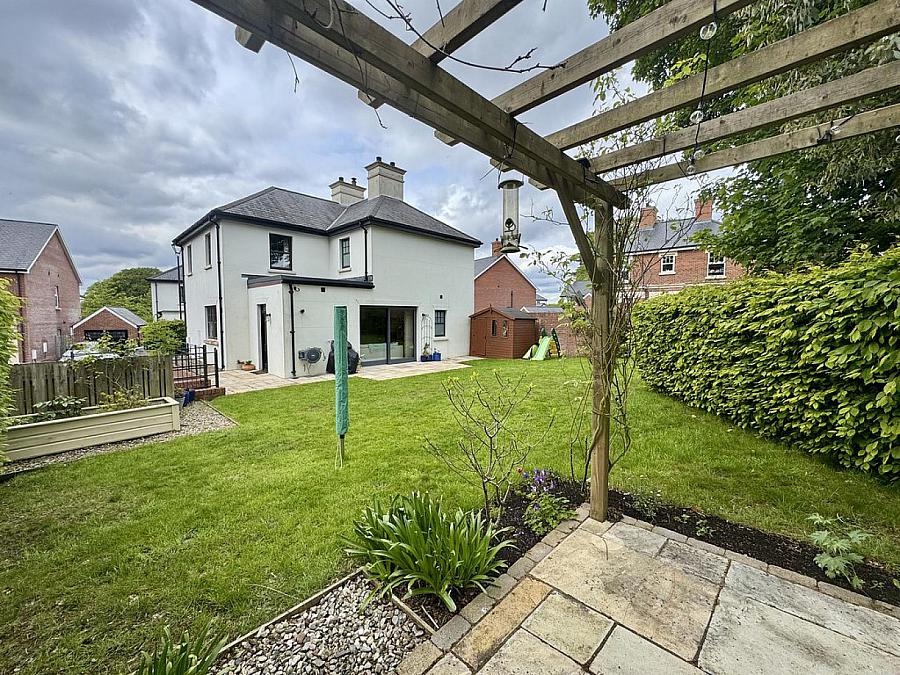 16 Lady Ishbel Avenue