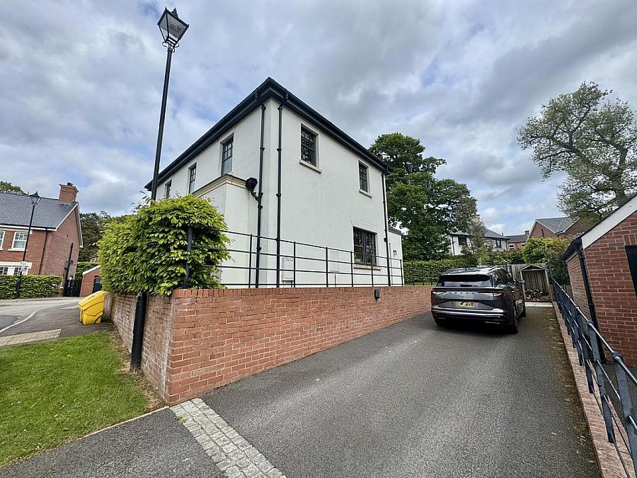 16 Lady Ishbel Avenue