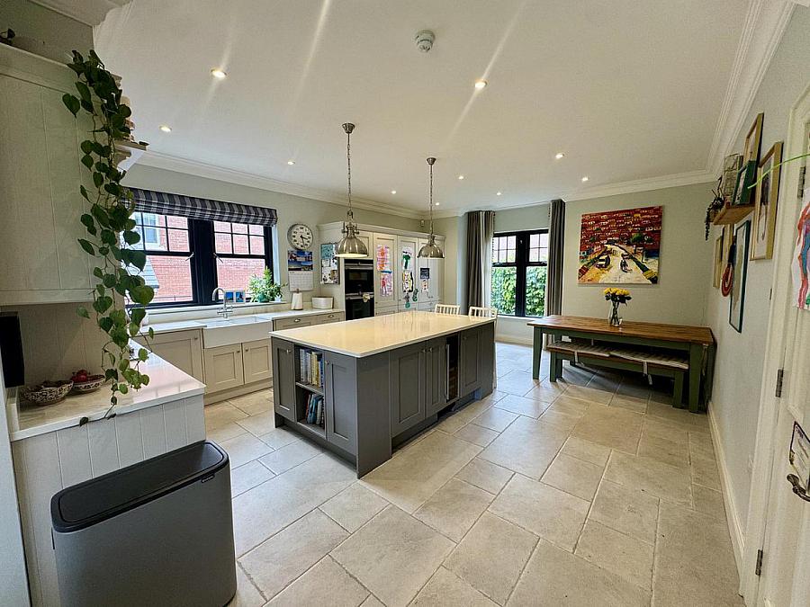 16 Lady Ishbel Avenue