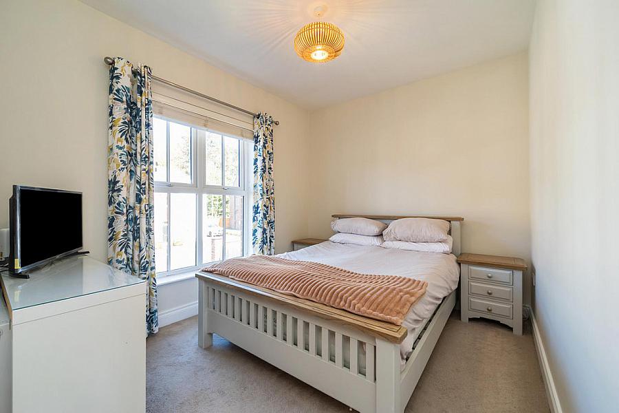 23 Eaton Park