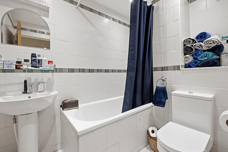 Apt 4, 1 Deramore Park South