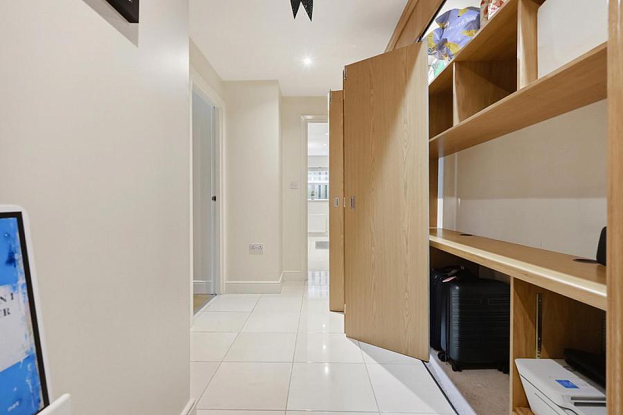 Apt 4, 1 Deramore Park South