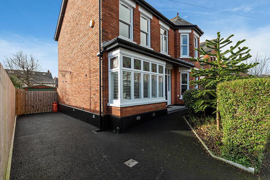 2 Grasmere Gardens
