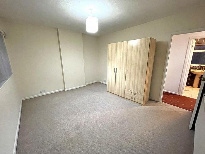 31 Cherryhill Crescent