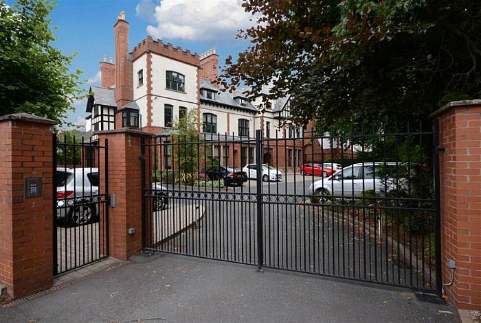 Apt 1 Sandown Court, 82 Sandown Road