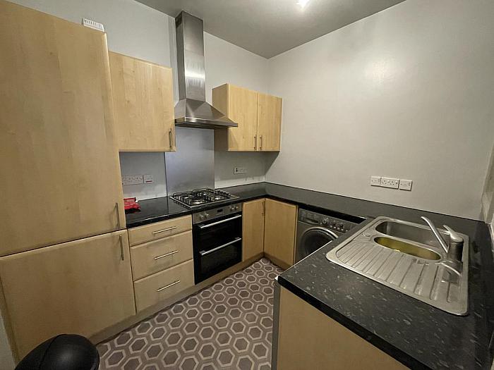 Apt 1 Sandown Court, 82 Sandown Road