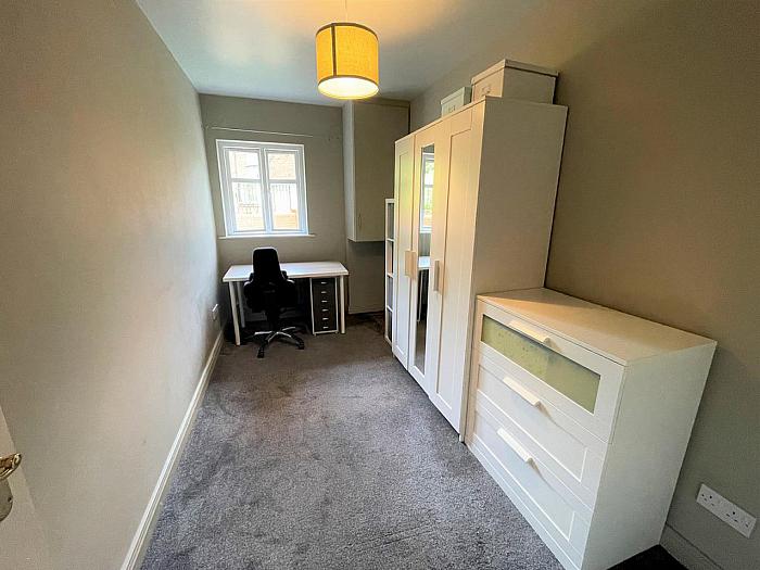 Apt 1 Sandown Court, 82 Sandown Road