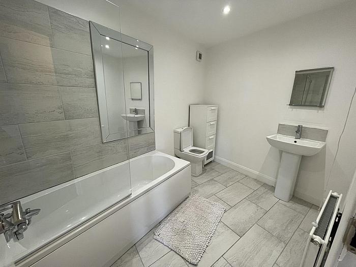 Apt 4, 42 - 46 Upper Newtownards Road