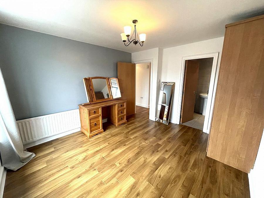 Apt 60 Quaygate, 19  Station Street