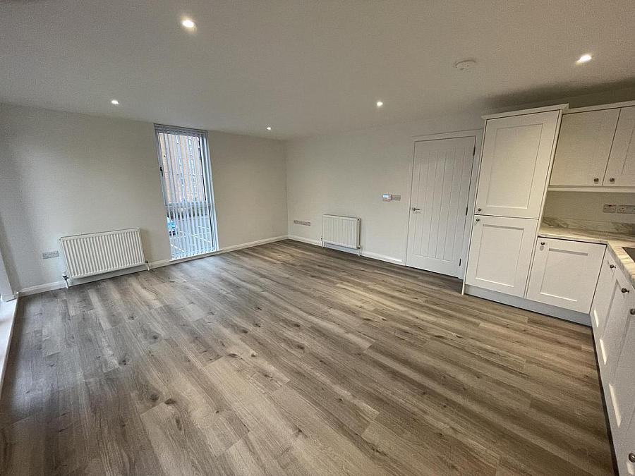 Lewis Mews, Block E