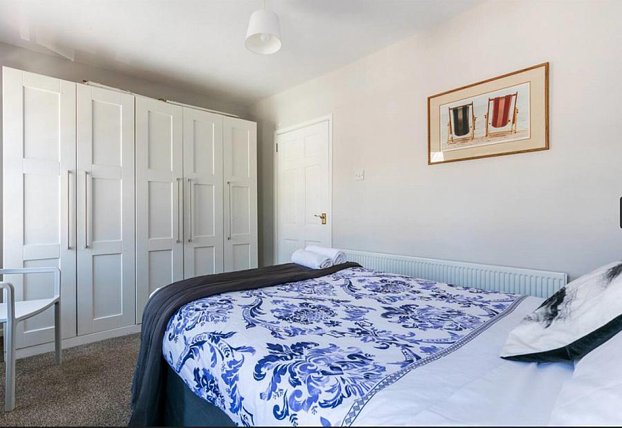 33 Belmont Avenue West