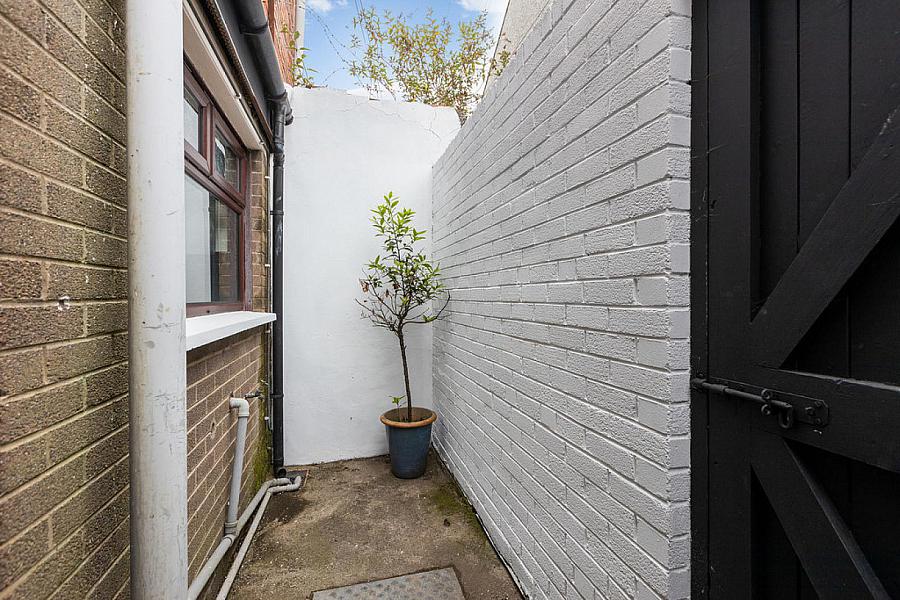 88 Dunraven Avenue