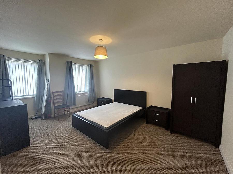 Apt 4 Shandon Manor