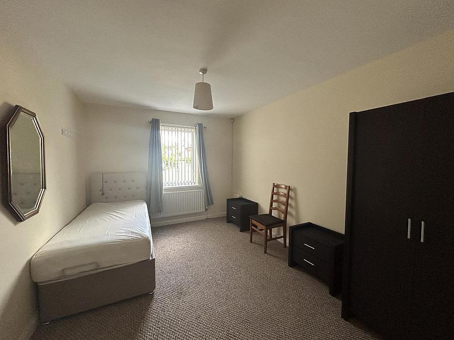 Apt 4 Shandon Manor