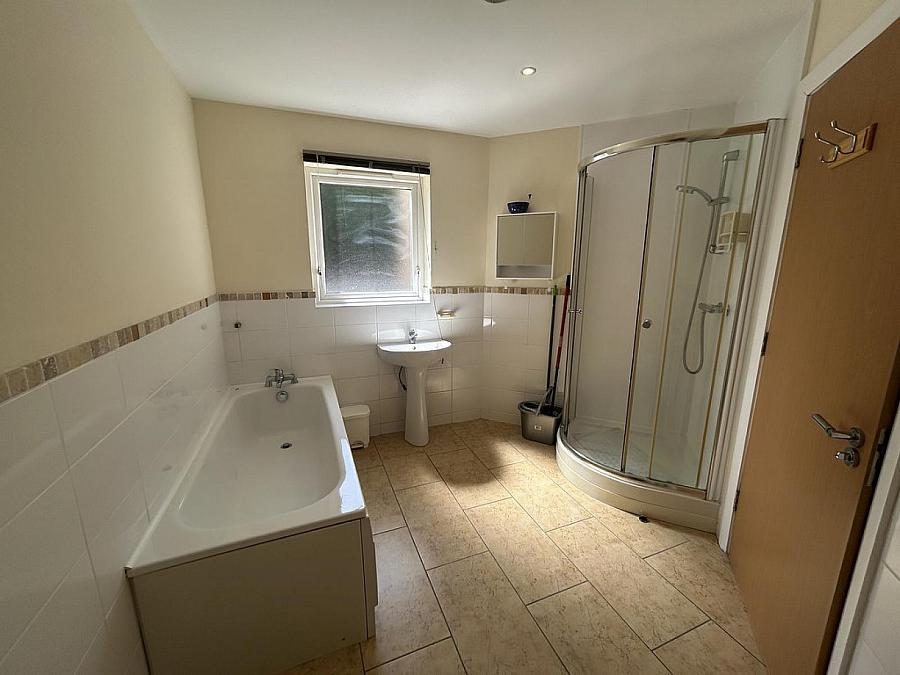 Apt 4 Shandon Manor