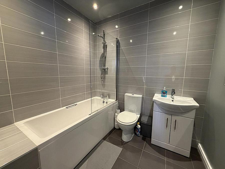 Apt 6 Bracken Lodge