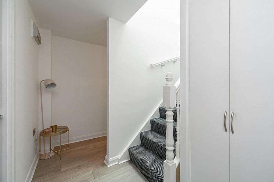 Apt 22 Hawthornden Building