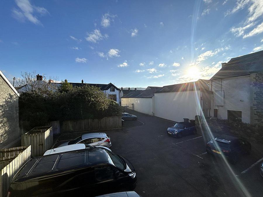 Apt 4 Lesley Mews, 19 Church View