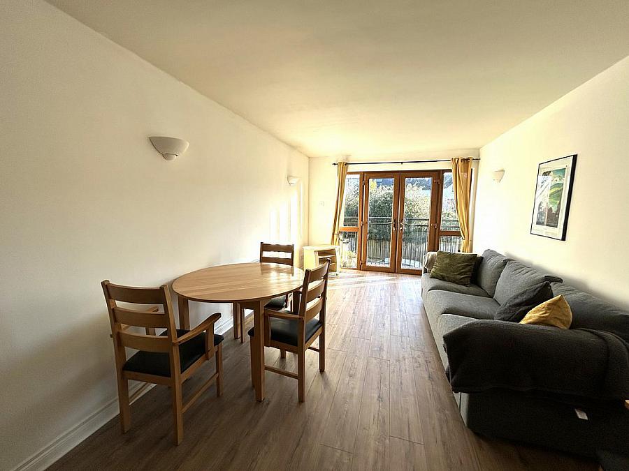 Apt 4 Lesley Mews, 19 Church View