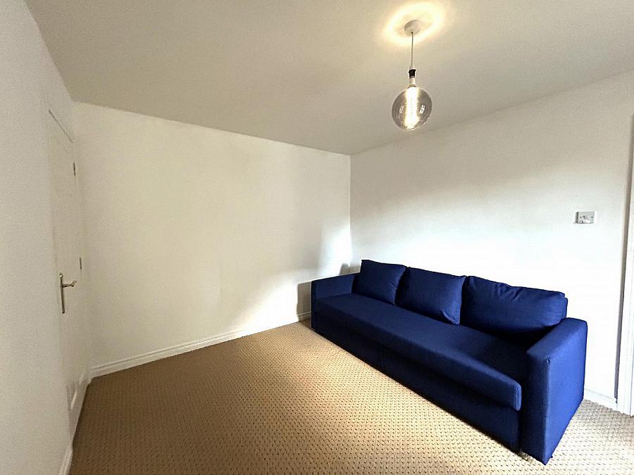 Apt 4 Lesley Mews, 19 Church View