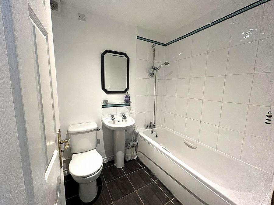 Apt 4 Lesley Mews, 19 Church View