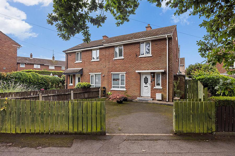 16 Knocknagoney Road,Belfast, BT4 2PW