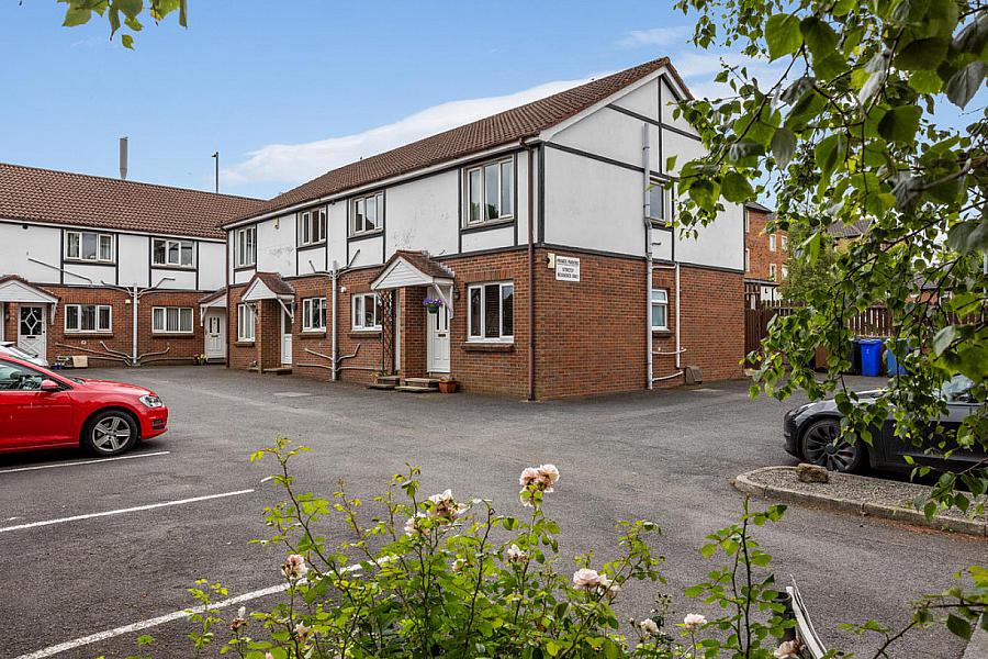 1 Tudor Dale Court
