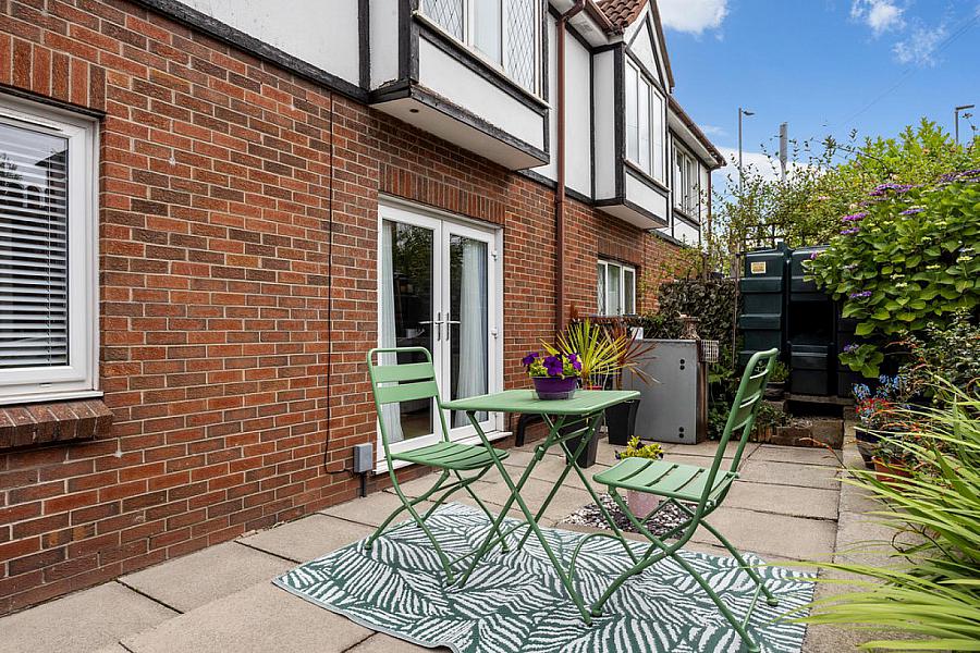 1 Tudor Dale Court