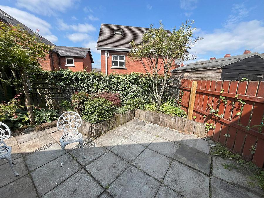 2a Irwin Avenue