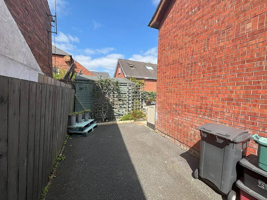 2a Irwin Avenue
