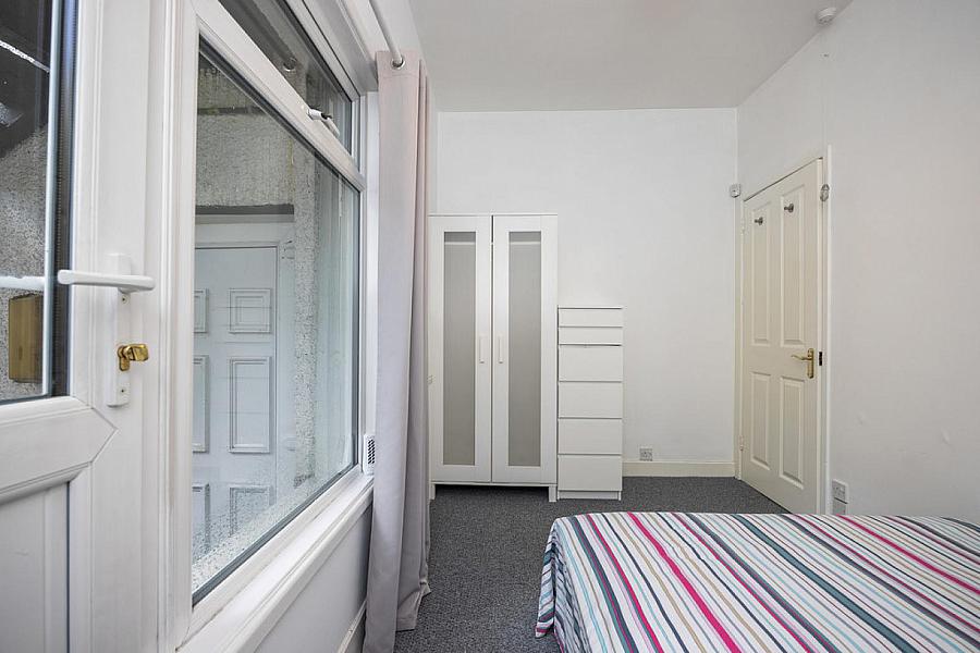 Apartment 4, 1 Sandown Park