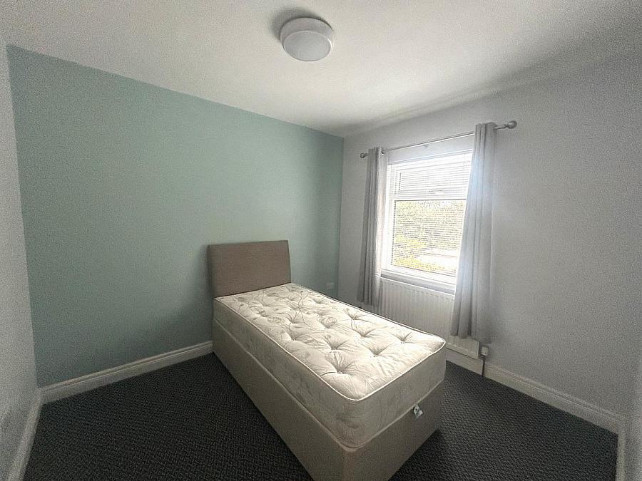 8 Strandburn Parade