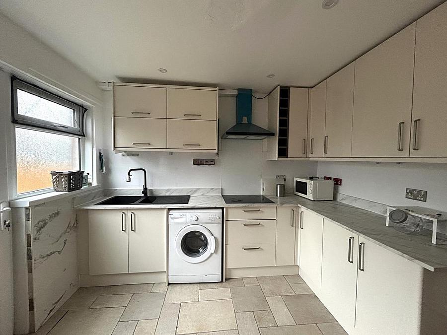 12 Wellwood Close