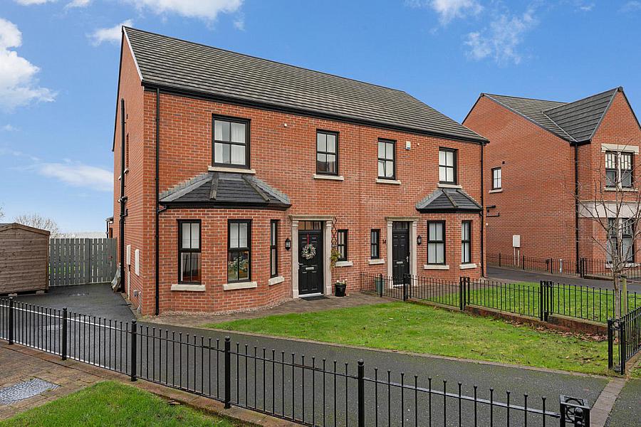 12 Castlegowan Crescent