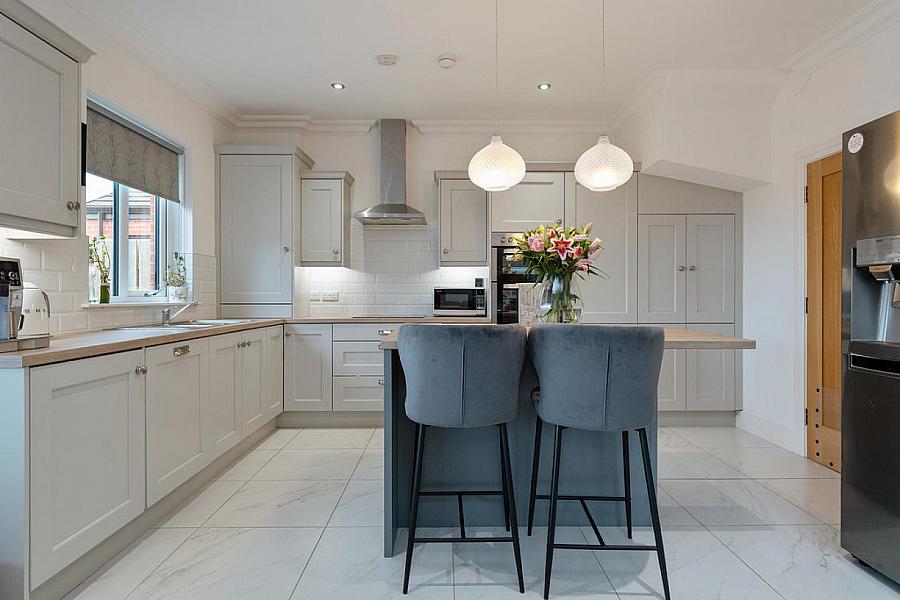 12 Castlegowan Crescent