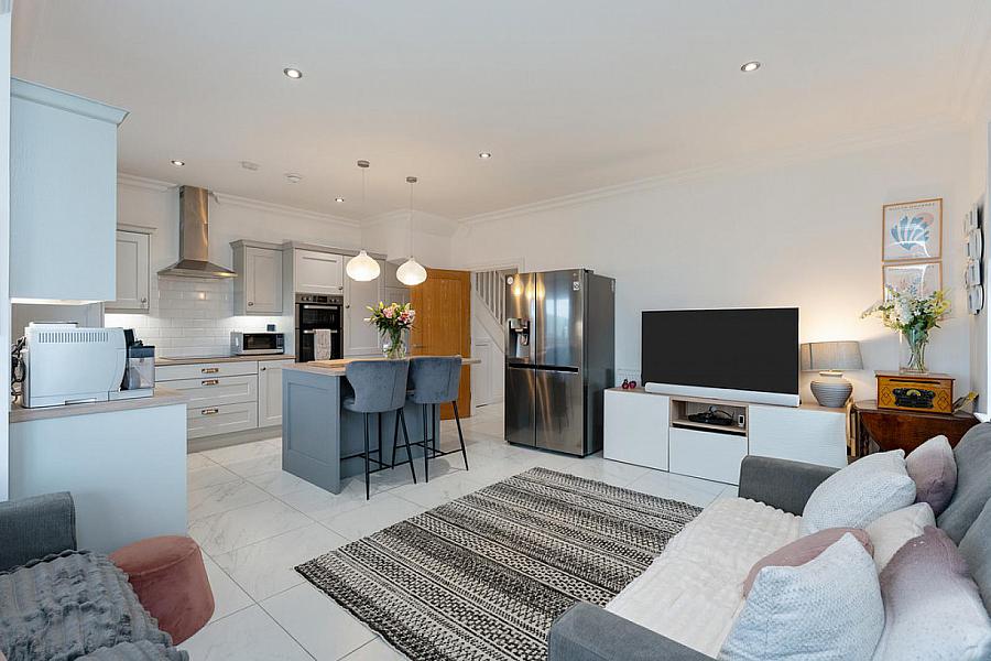 12 Castlegowan Crescent