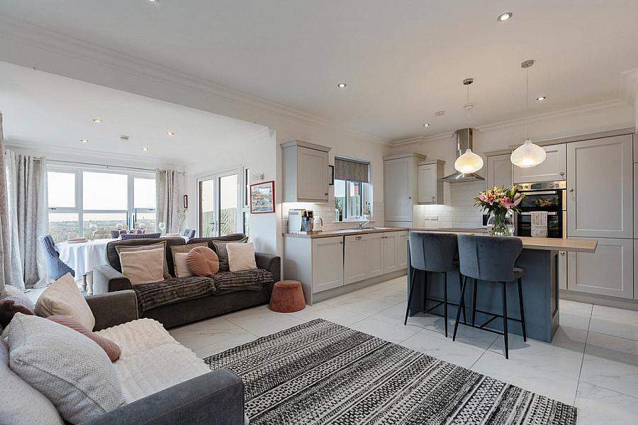 12 Castlegowan Crescent