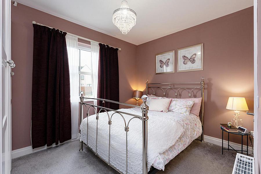 12 Castlegowan Crescent