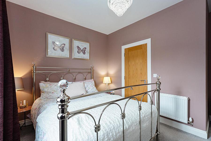 12 Castlegowan Crescent