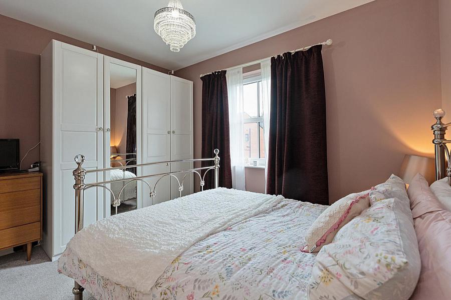 12 Castlegowan Crescent