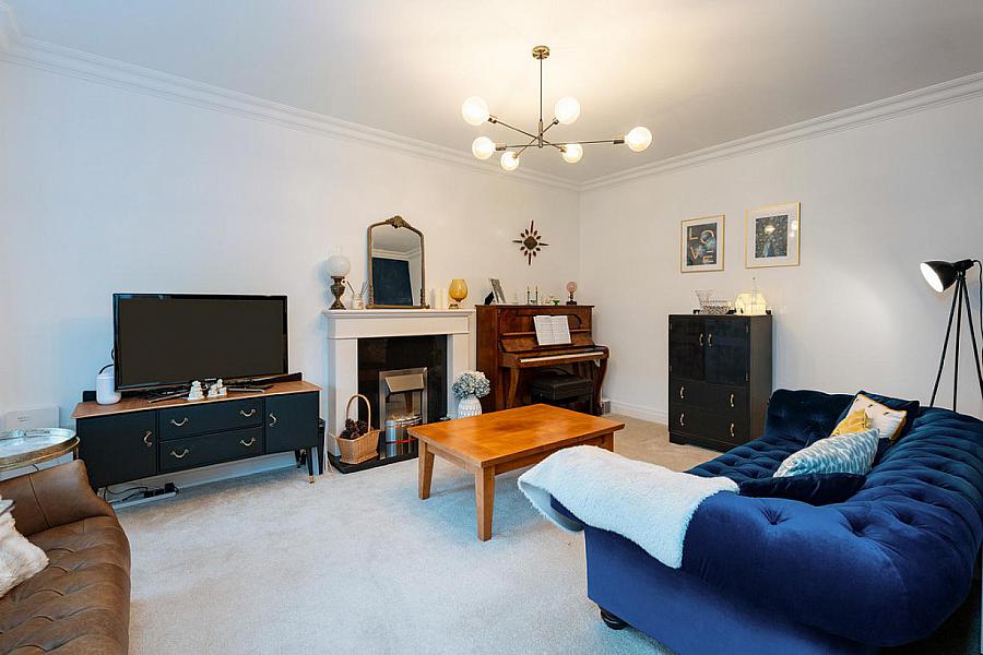 12 Castlegowan Crescent