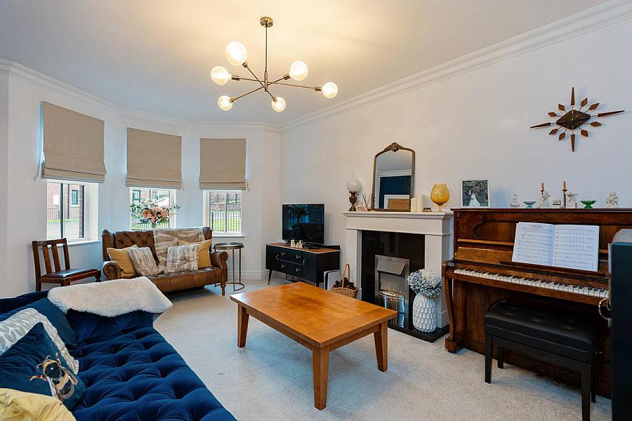 12 Castlegowan Crescent