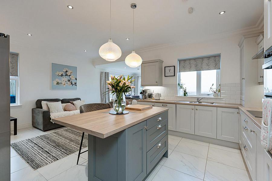 12 Castlegowan Crescent