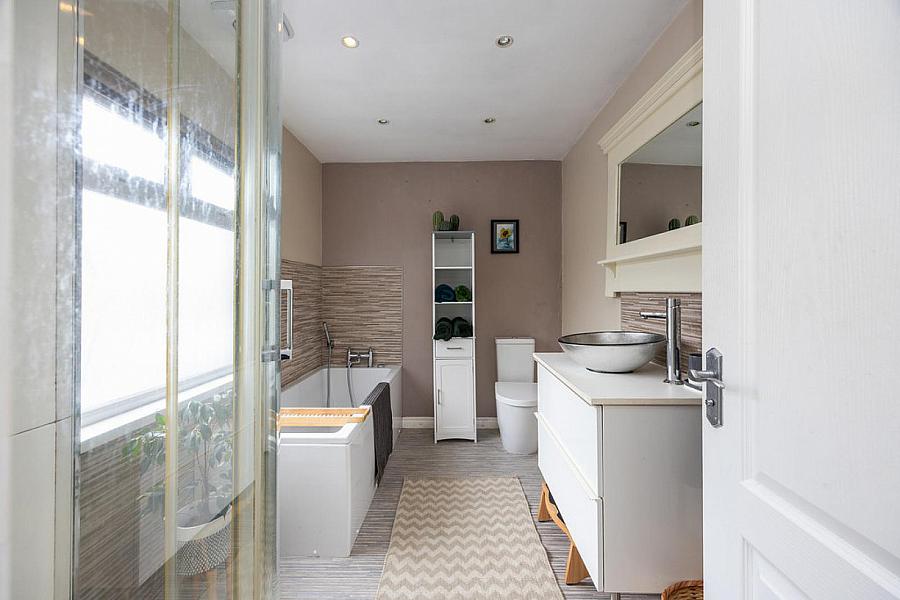 24 Sintonville Avenue