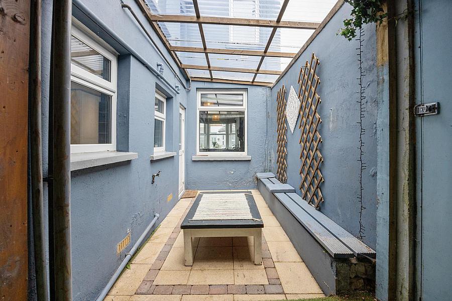 24 Sintonville Avenue