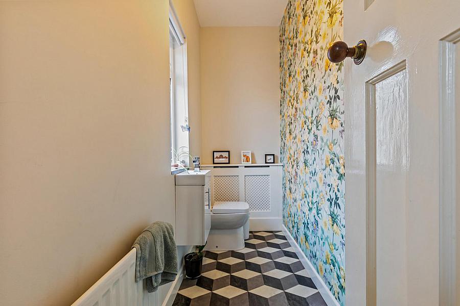 2 Cabin Hill Gardens