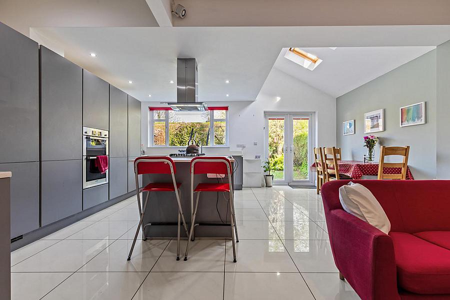 2 Cabin Hill Gardens